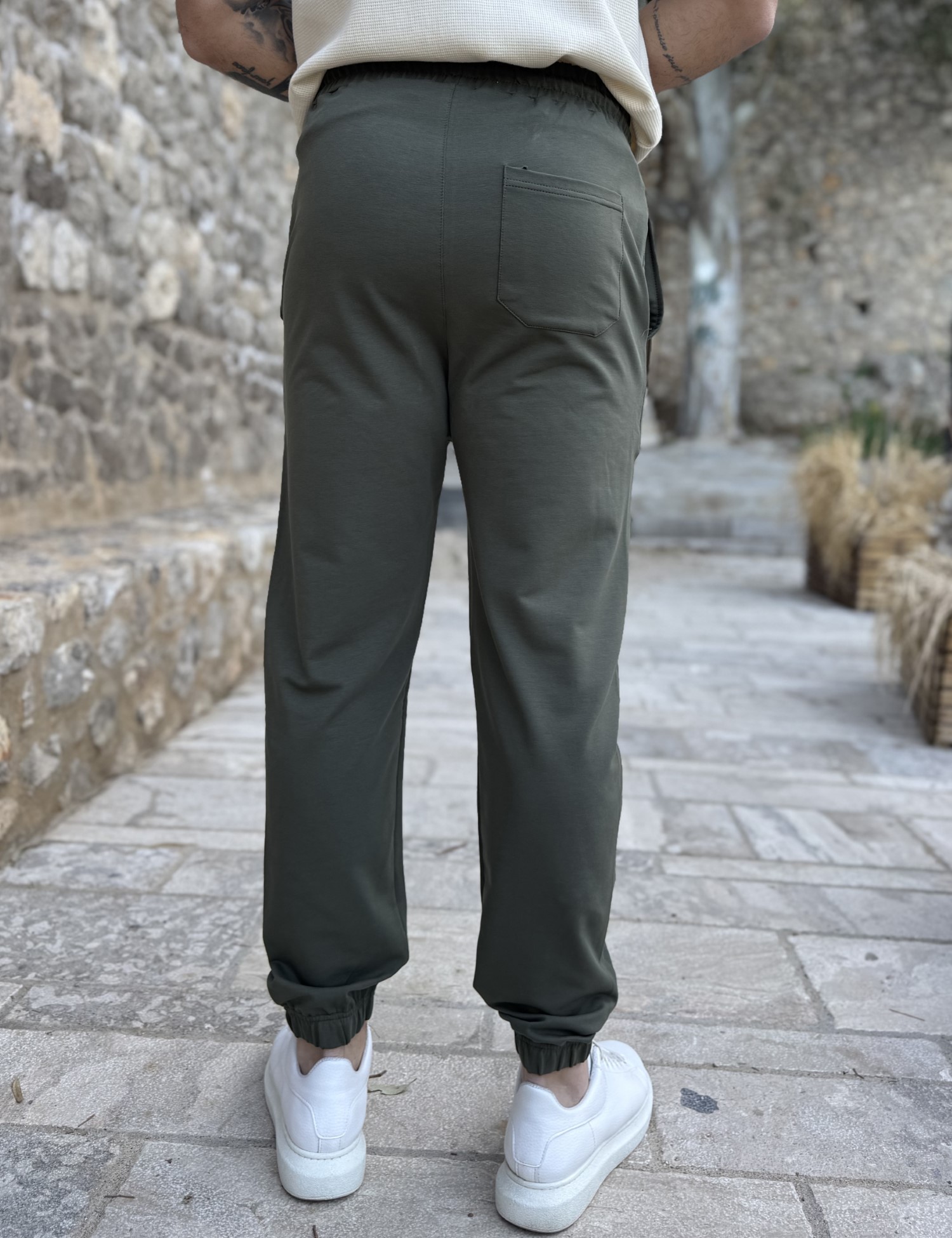 Ανδρική χακί φόρμα με λάστιχο και λογότυπο στο πλάι ES302X φωτογραφία